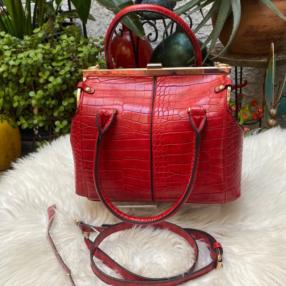 ♦️❤️♦️RED FAUX LEATHER CROC PRINT PURSE♦️♦️